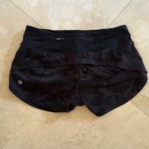 Lululemon speed up shorts size 4 Black Coal Camo